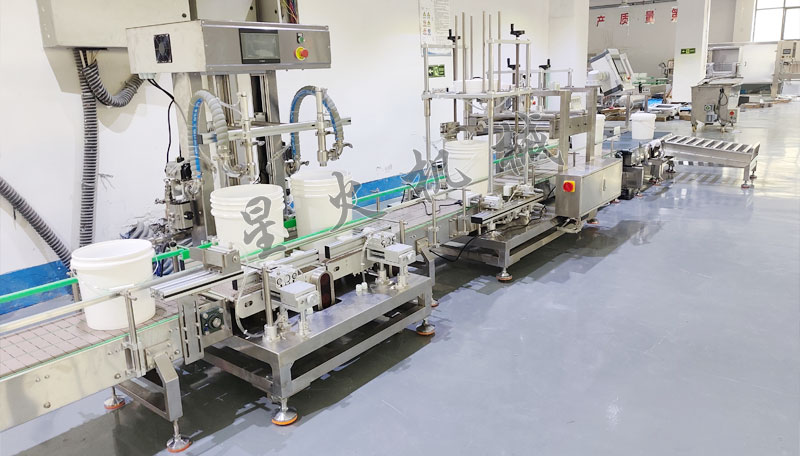 江蘇液體稱重灌裝機(jī)廠家實(shí)拍展示
